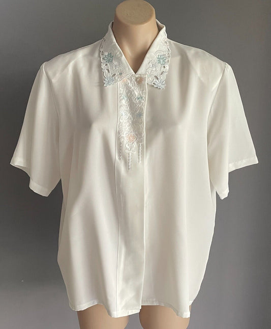 KE-SUNSHINE White Blouse Cut Out Embroidered Pastel Short Sleeve Top Size 14 Vtg