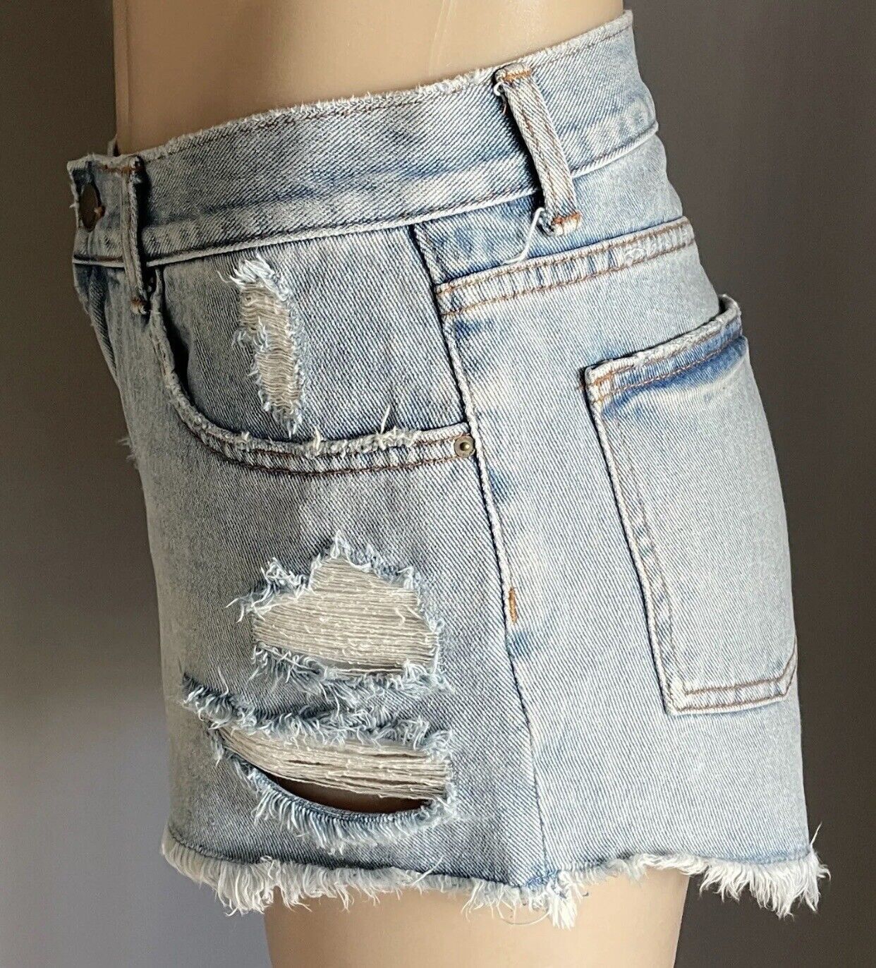 BILLABONG Faded Blue Denim Jeans Shorts Cut Off Distressed Size 28 / 78cm Waist