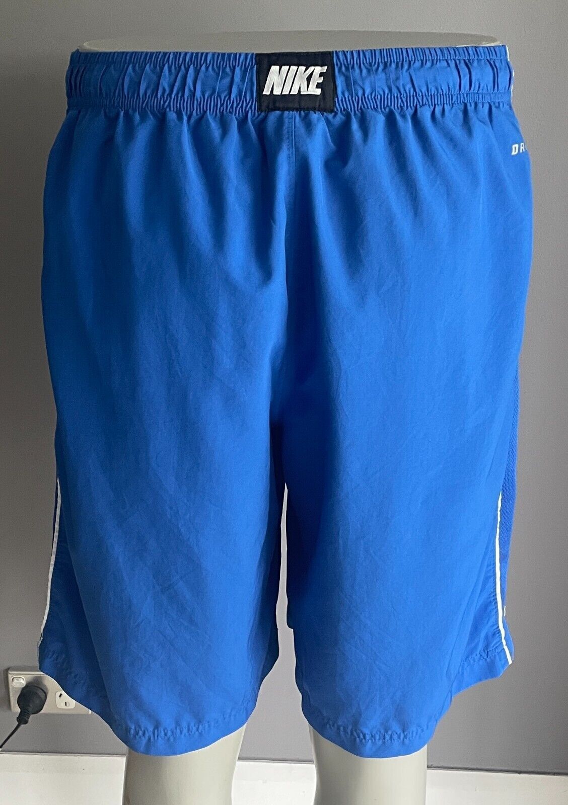 NIKE Training Shorts Elastic Waist Blue w White Trim Mens Size XL Dri-Fit