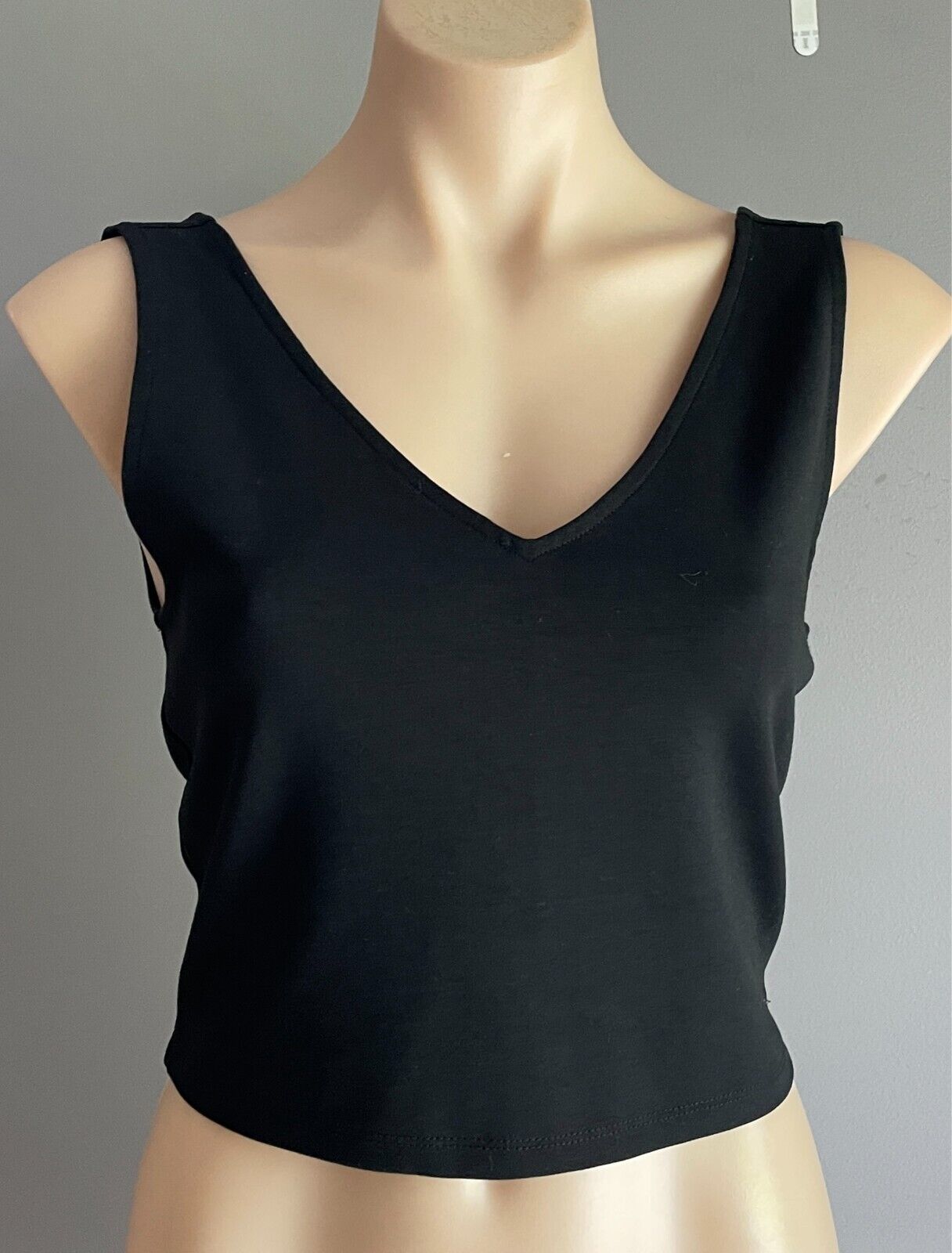 BARDOT Crop Top Black Sleeveless Stretch Camisole Singlet Size 12 V-Neck & Back