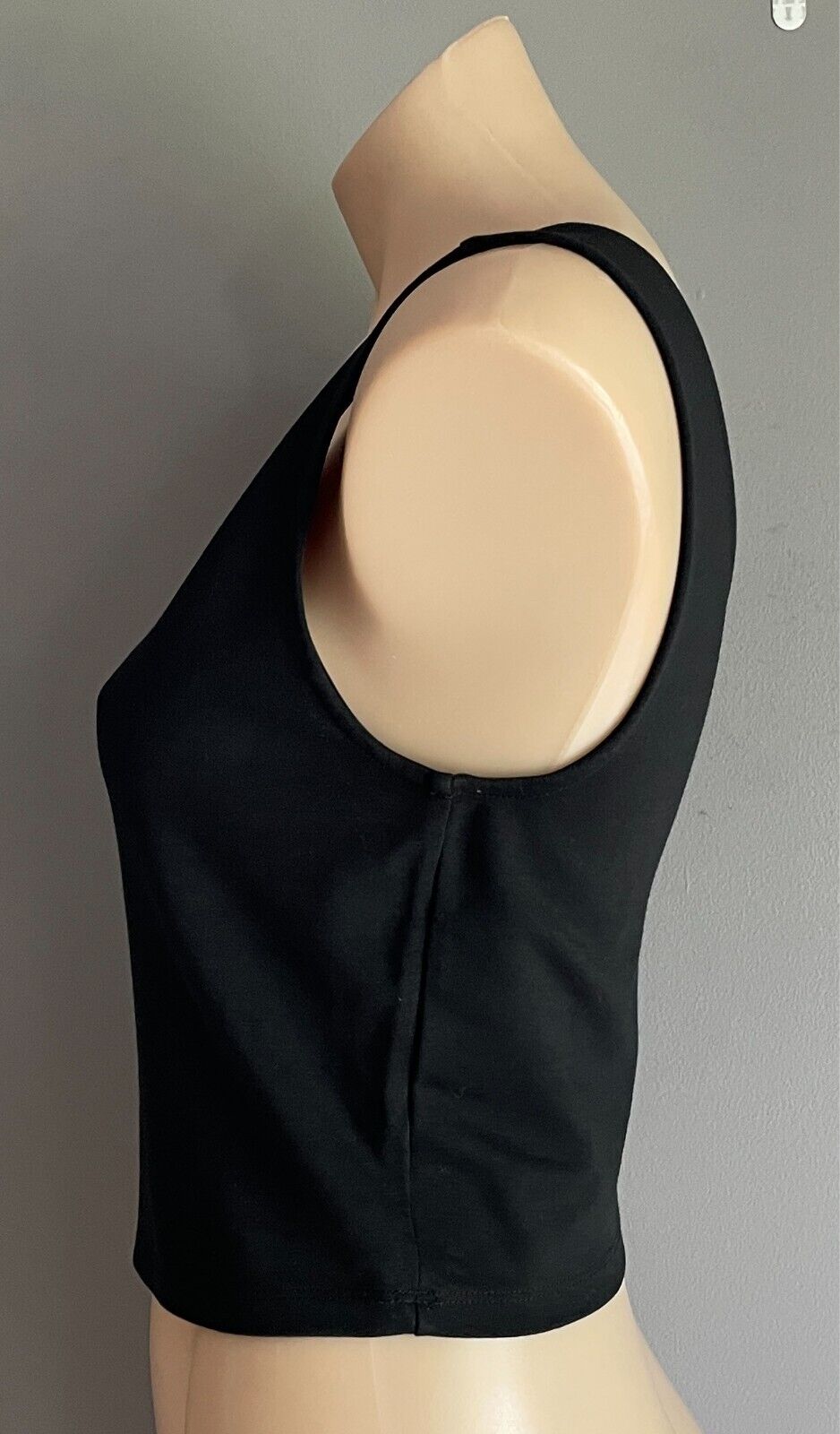 BARDOT Crop Top Black Sleeveless Stretch Camisole Singlet Size 12 V-Neck & Back
