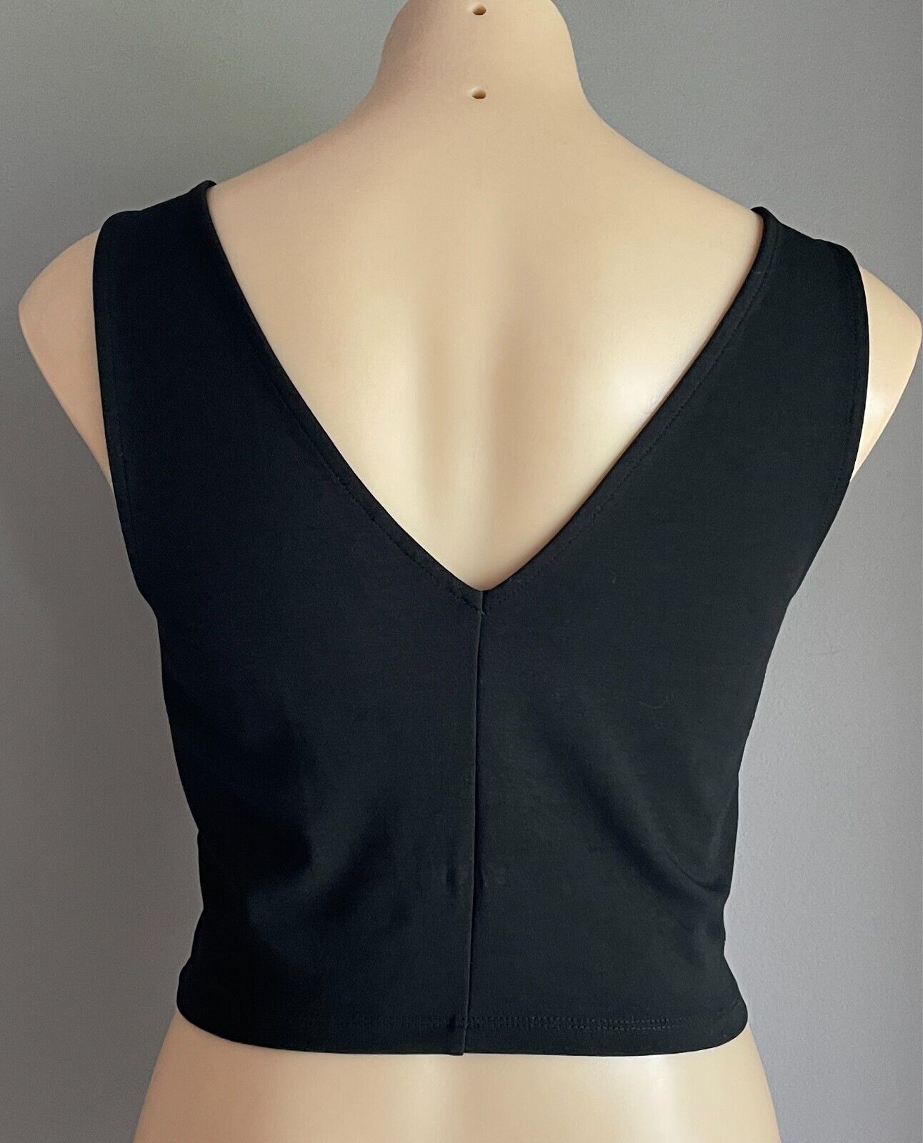 BARDOT Crop Top Black Sleeveless Stretch Camisole Singlet Size 12 V-Neck & Back