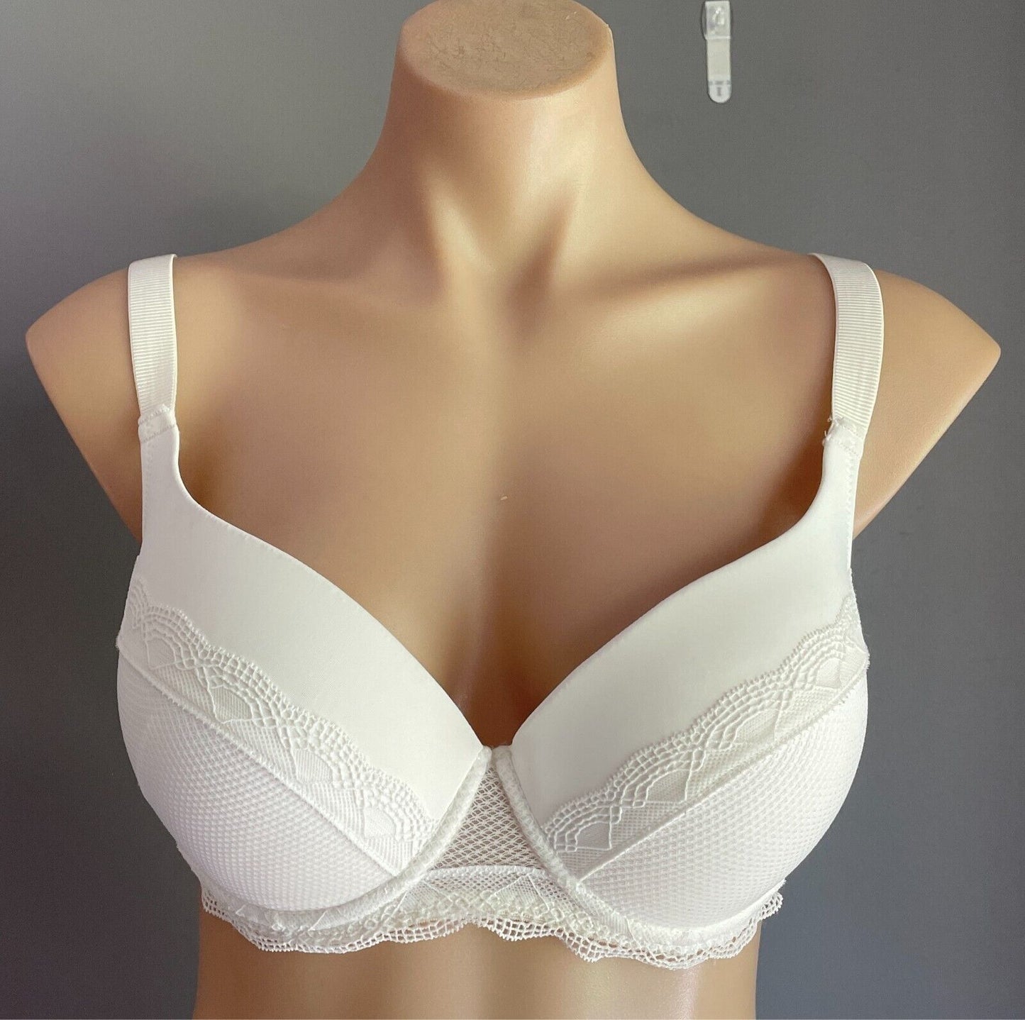 ANKO Off White Push Up Bra Size 14D Extra Padding Underwire Adjustable Straps