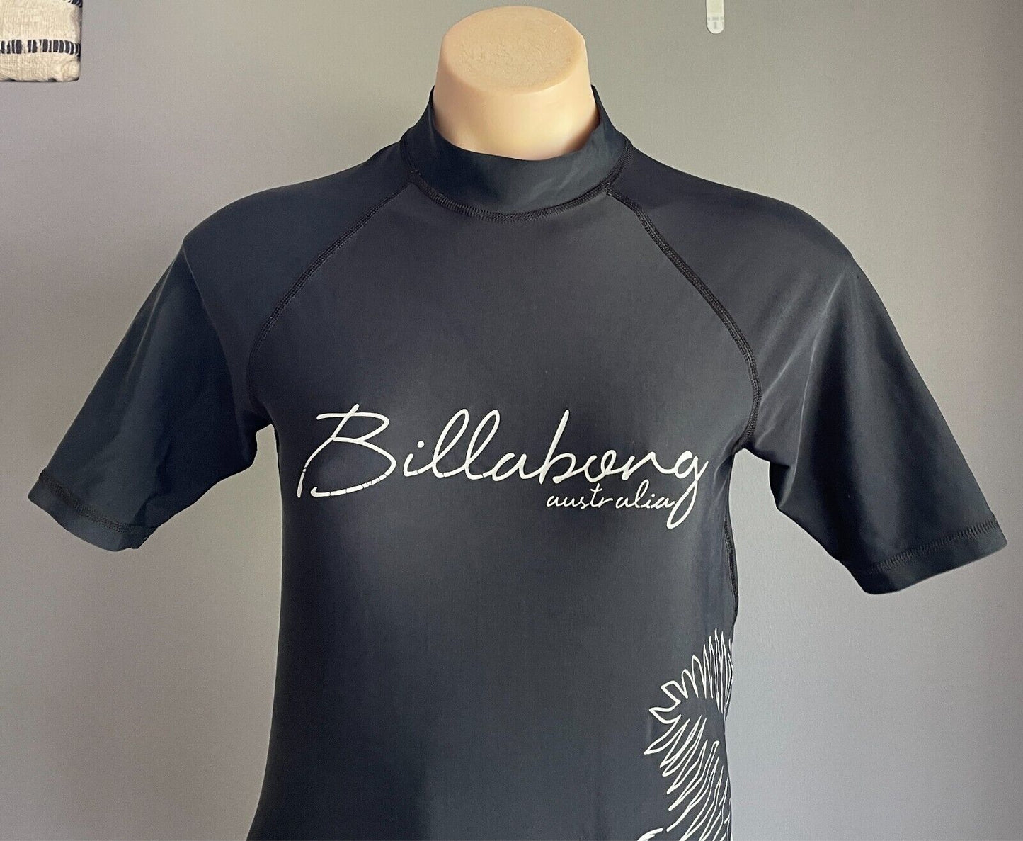 BILLABONG Rash Vest Size 10 Black With Silver Tropical Logo Print Short Sleeves