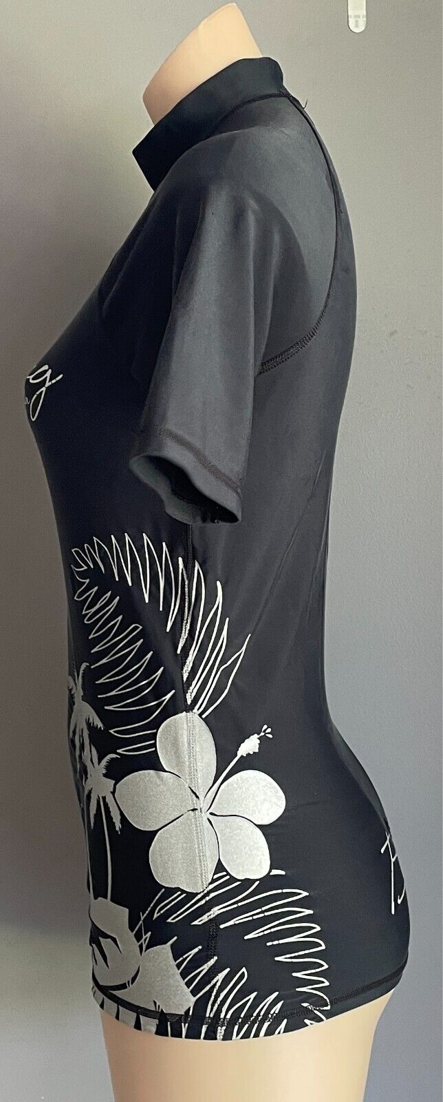 BILLABONG Rash Vest Size 10 Black With Silver Tropical Logo Print Short Sleeves