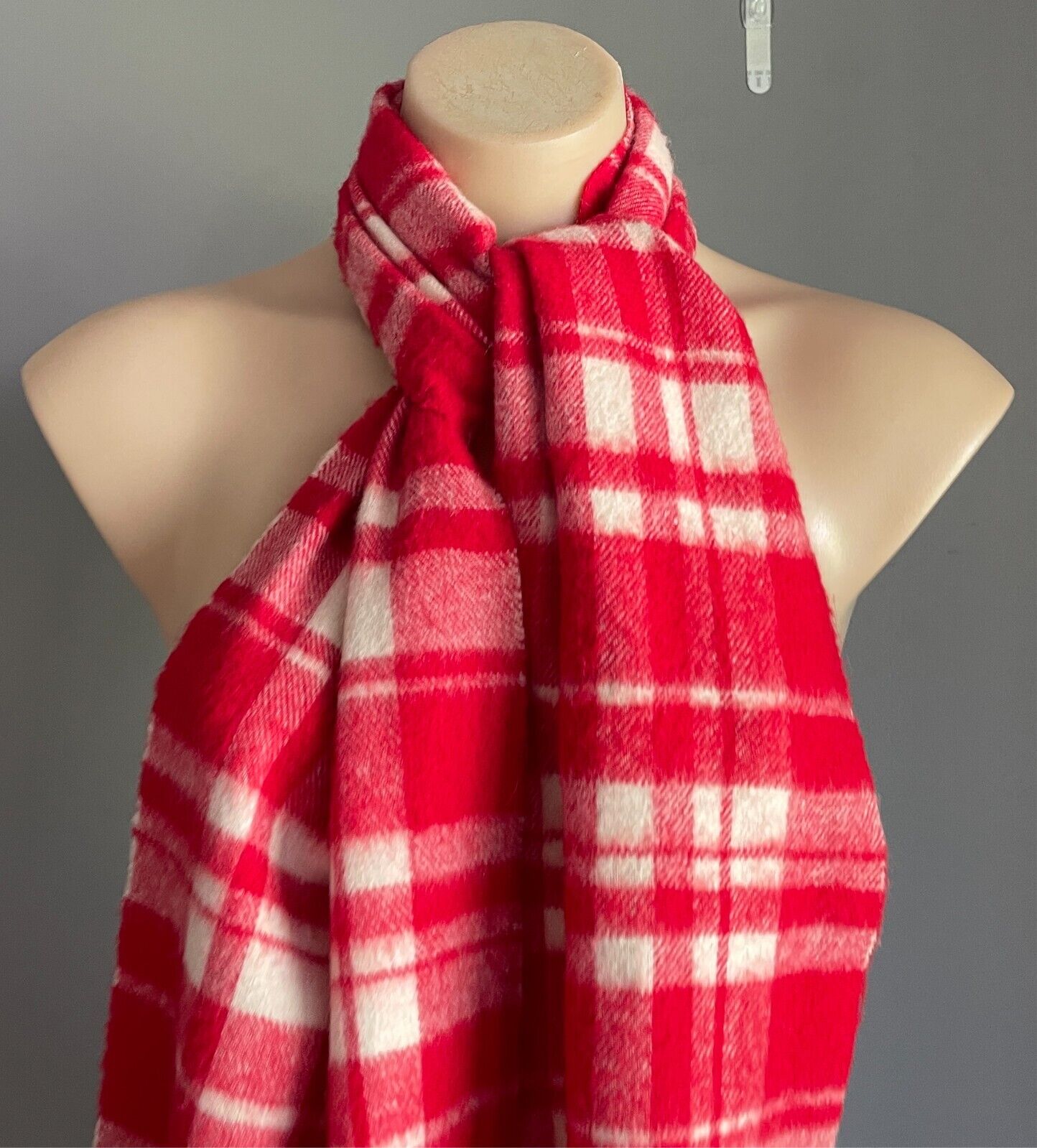 Neck SCARF Knit Red White Check Pattern Rectangle Fringed Trim 28 x 188cm