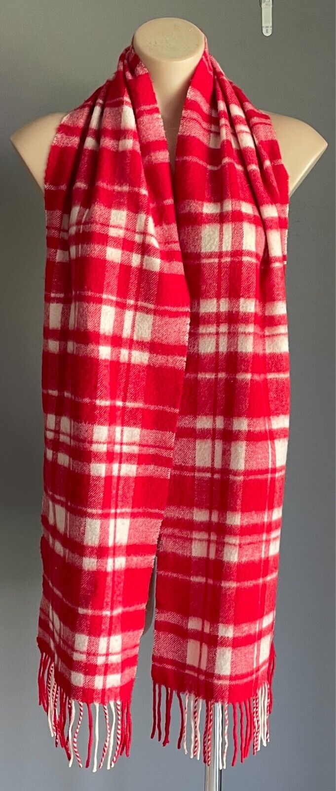 Neck SCARF Knit Red White Check Pattern Rectangle Fringed Trim 28 x 188cm
