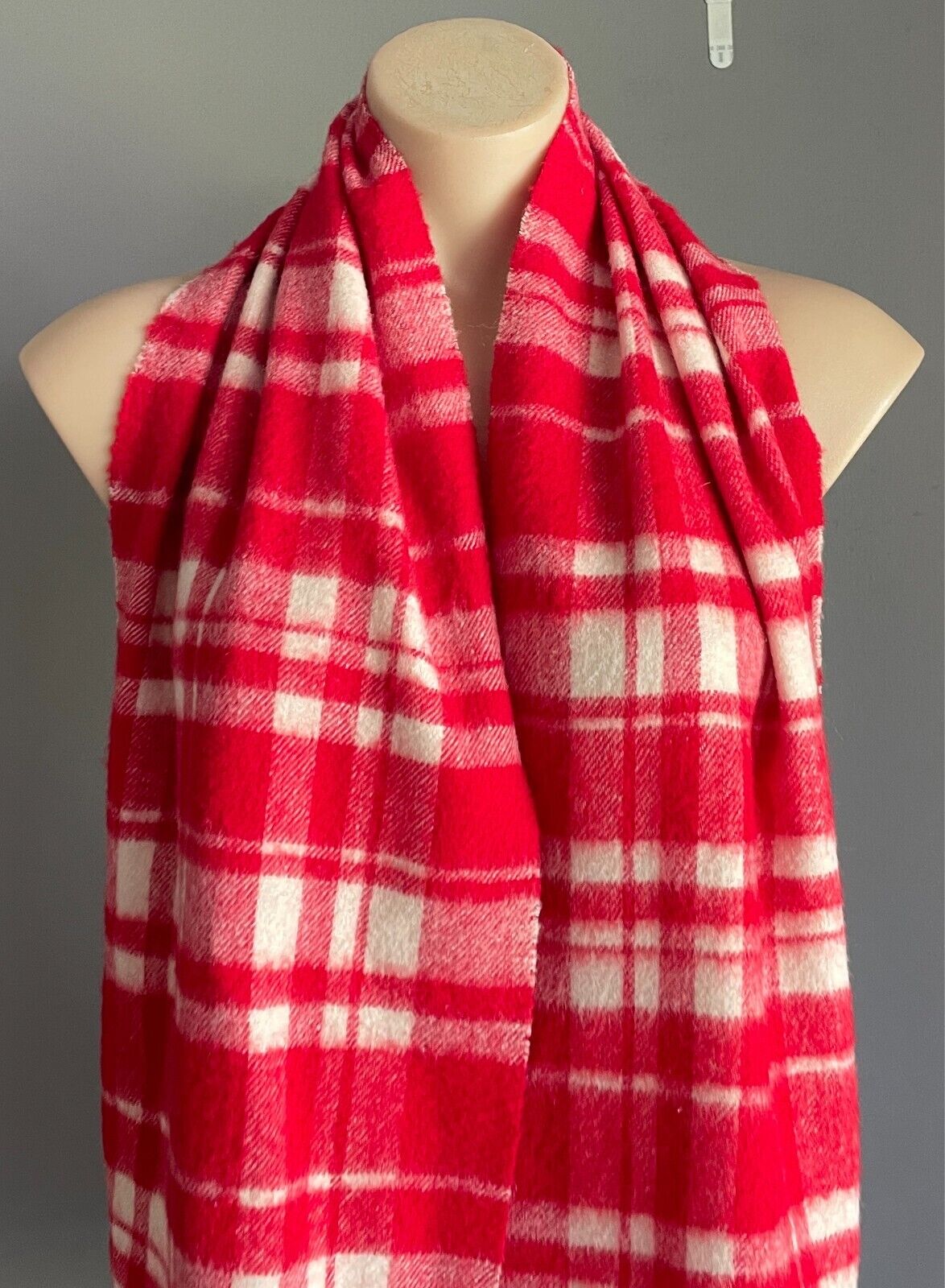 Neck SCARF Knit Red White Check Pattern Rectangle Fringed Trim 28 x 188cm