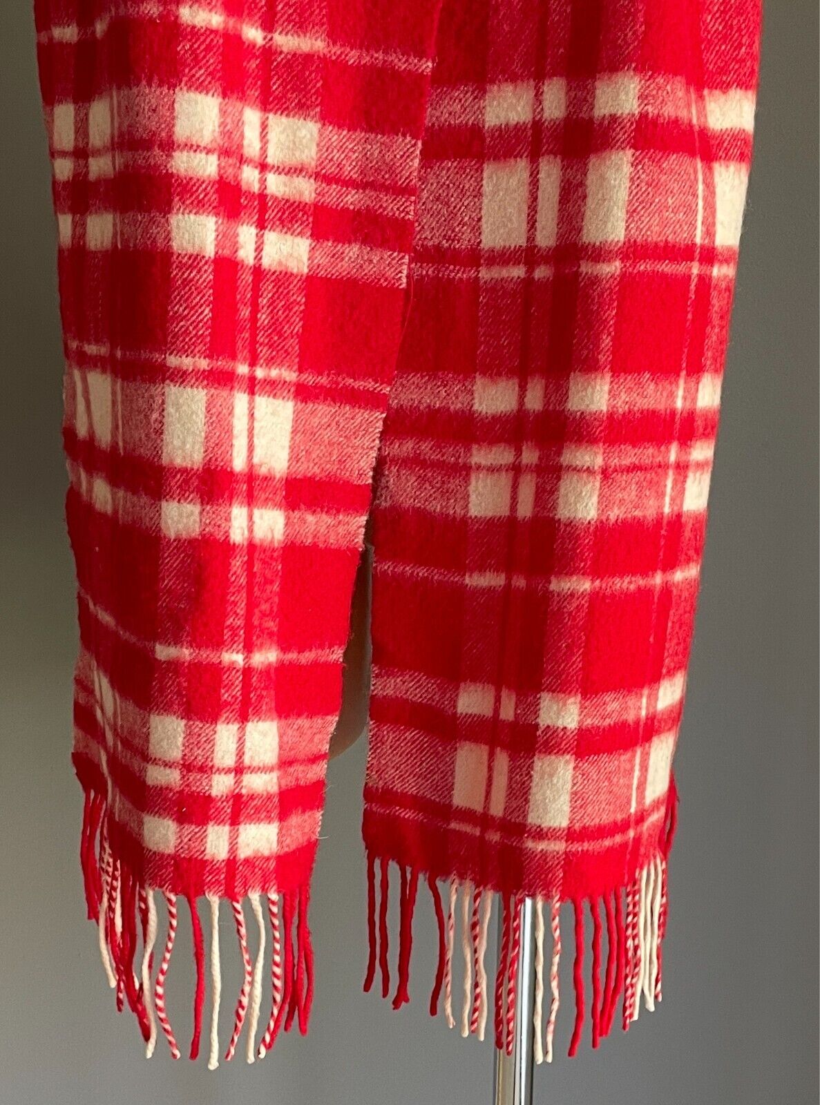 Neck SCARF Knit Red White Check Pattern Rectangle Fringed Trim 28 x 188cm