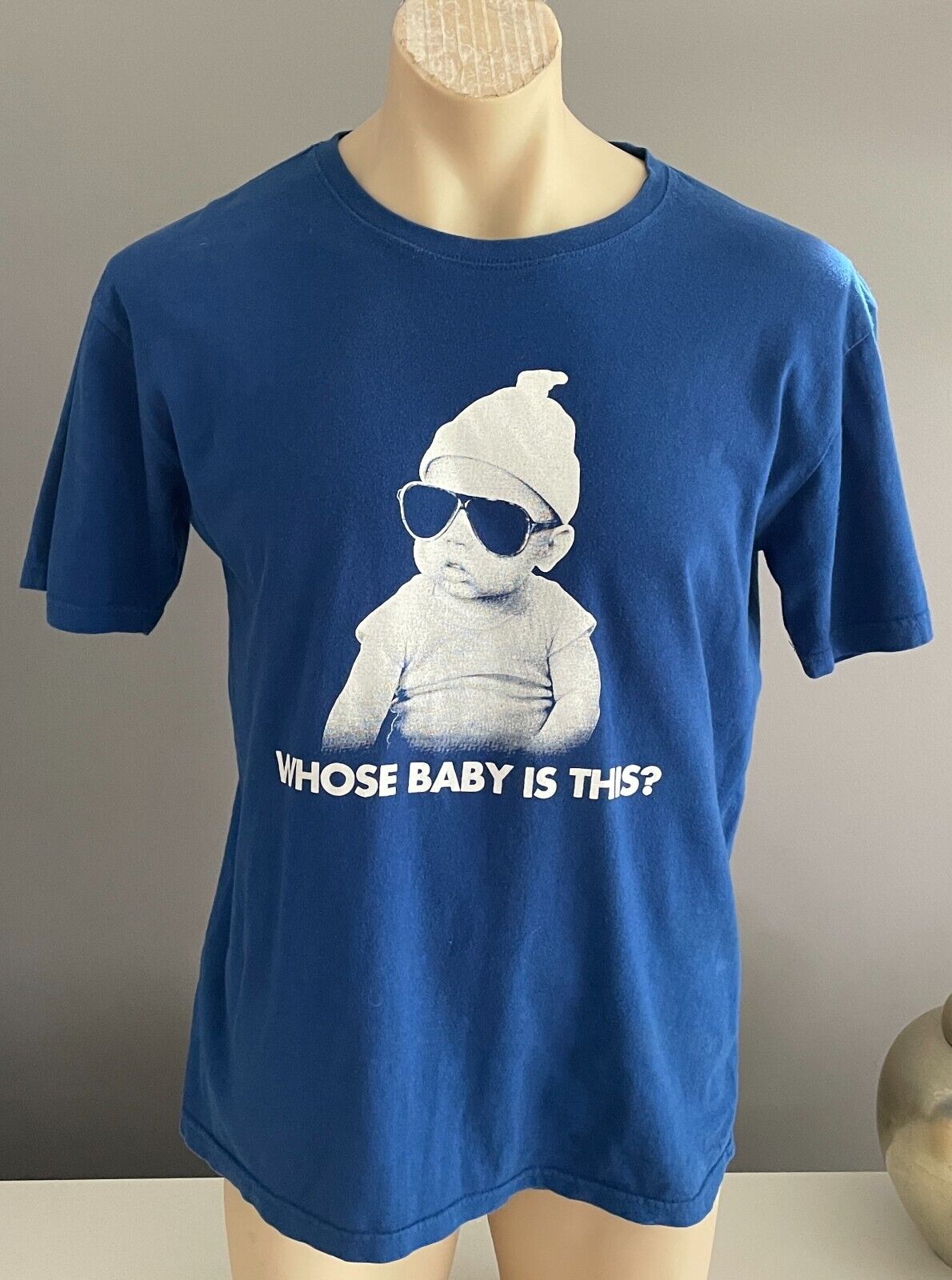 T-shirt The Hangover "Whose Baby Is This?" Print Blue Top Sz L Chest 114cm