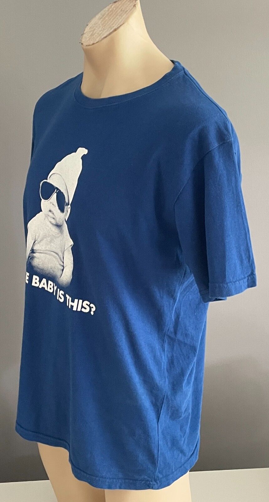 T-shirt The Hangover "Whose Baby Is This?" Print Blue Top Sz L Chest 114cm
