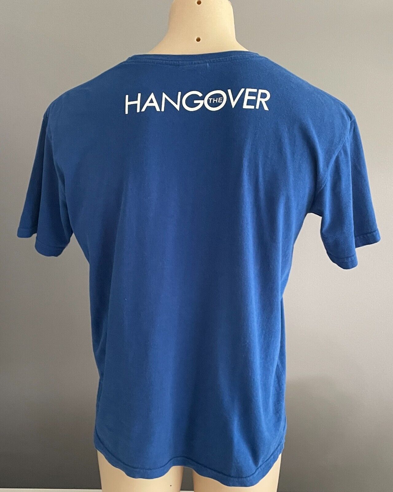 T-shirt The Hangover "Whose Baby Is This?" Print Blue Top Sz L Chest 114cm