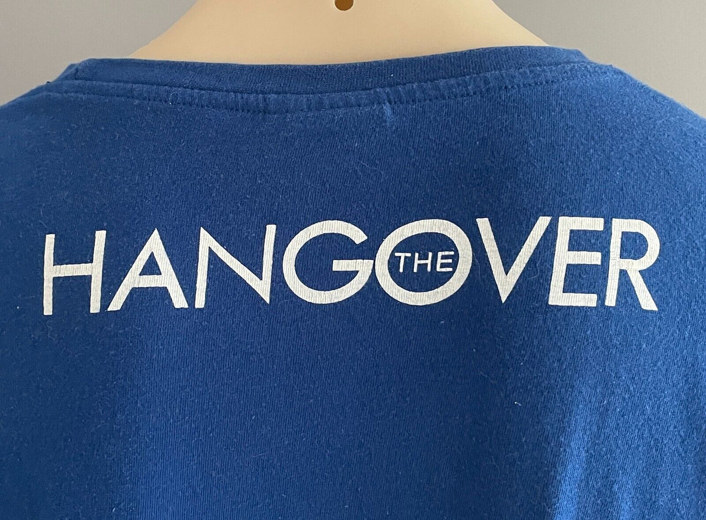T-shirt The Hangover "Whose Baby Is This?" Print Blue Top Sz L Chest 114cm