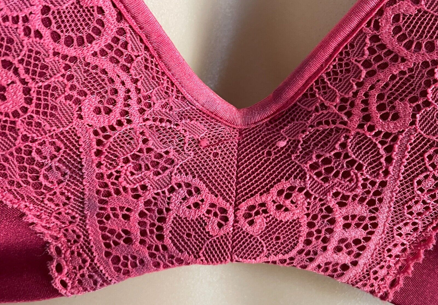 BERLEI Barely There Contour T Shirt Bra Burgundy Underwire Lace Trim Size 12 D