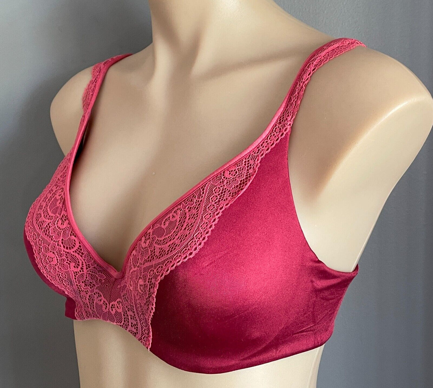 BERLEI Barely There Contour T Shirt Bra Burgundy Underwire Lace Trim Size 12 D