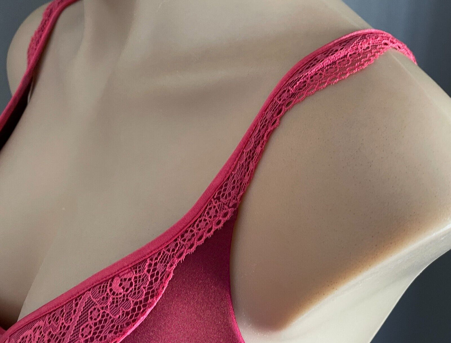 BERLEI Barely There Contour T Shirt Bra Burgundy Underwire Lace Trim Size 12 D