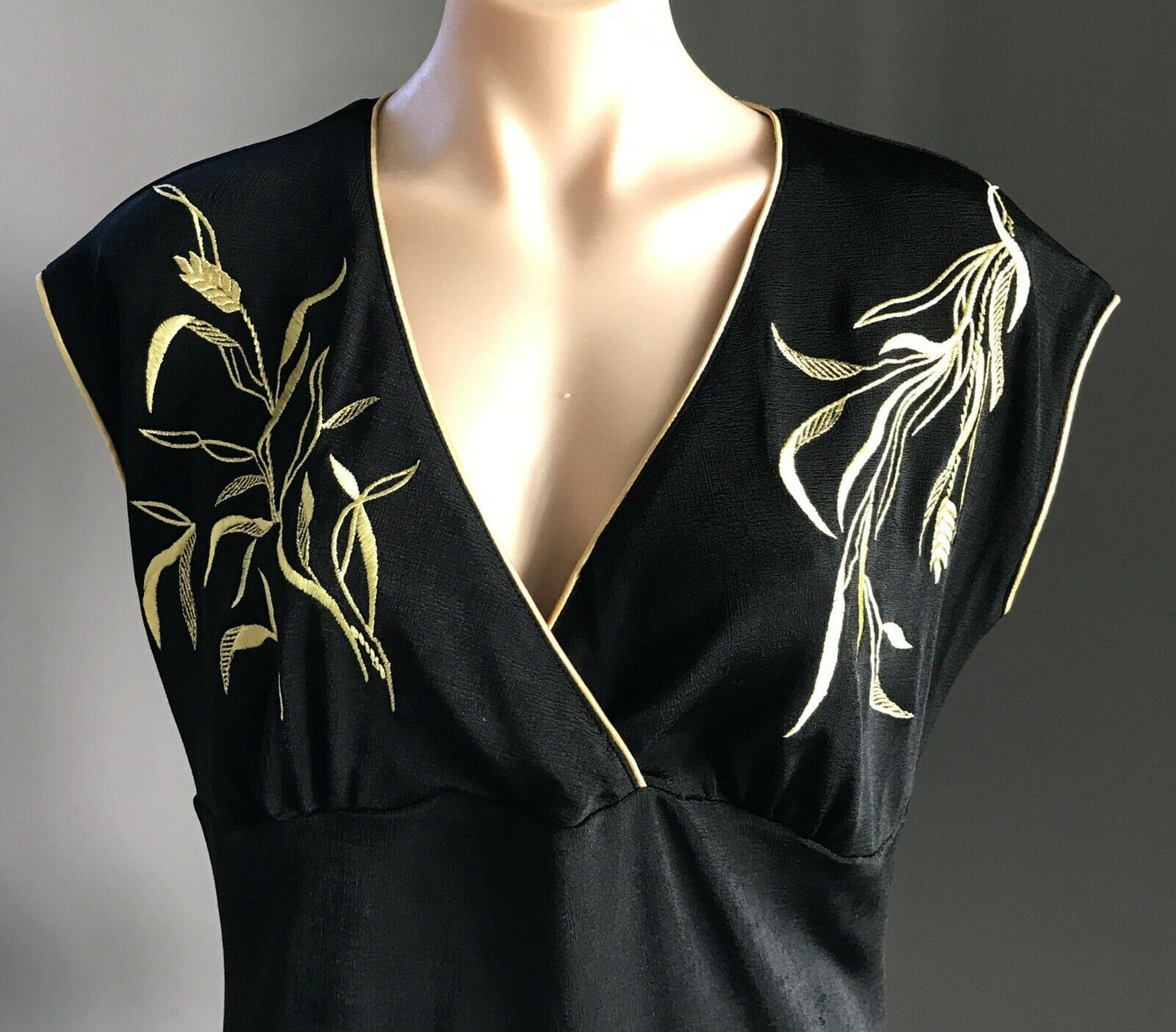 TOGETHER Top Black & Gold Floral Embroidered Stretch Extended Sleeve Size 12 90s