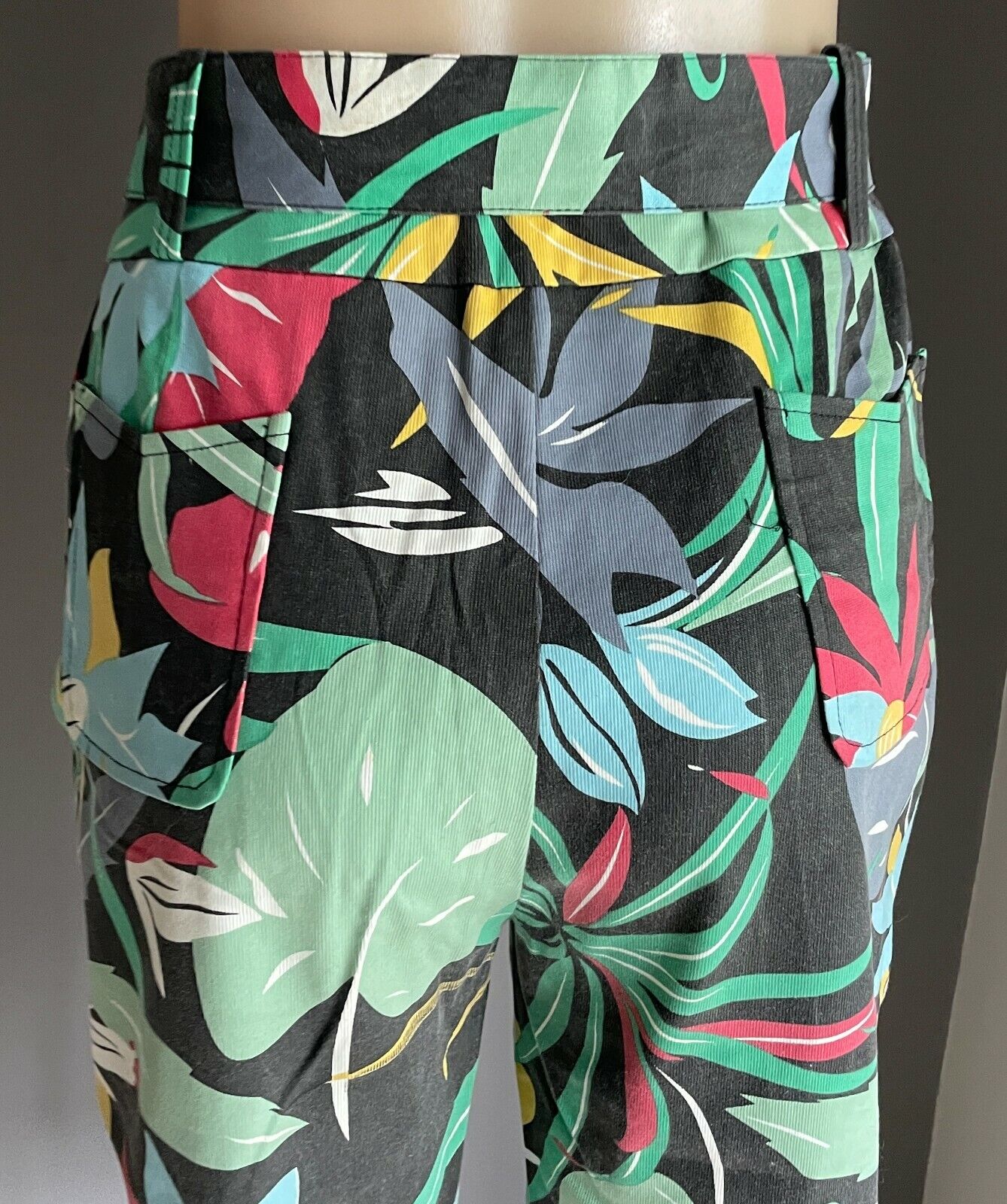 REVIVAL Crop Pants Tropical Floral Print Cropped Pants w Belt at Waist Size 14
