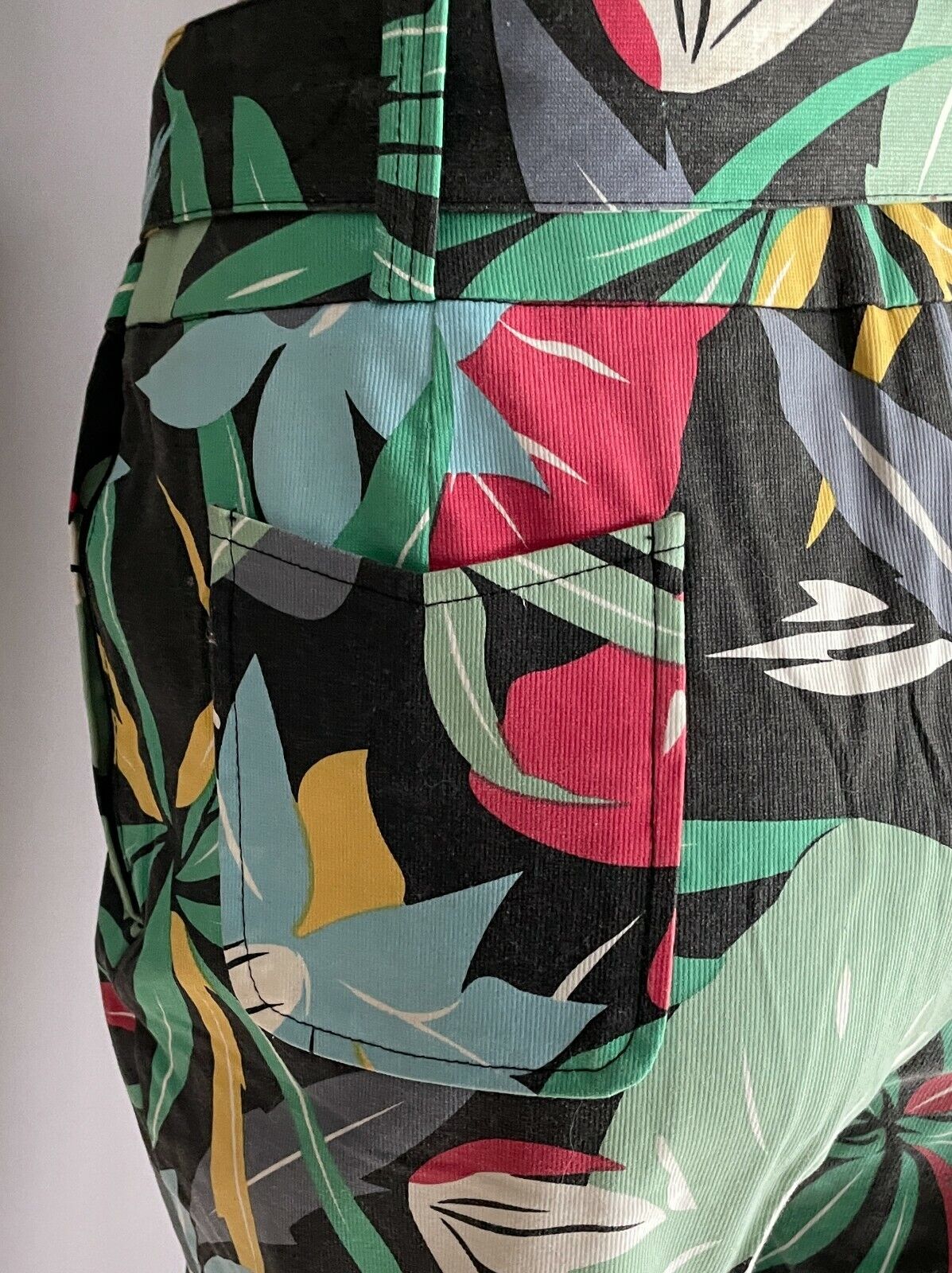 REVIVAL Crop Pants Tropical Floral Print Cropped Pants w Belt at Waist Size 14