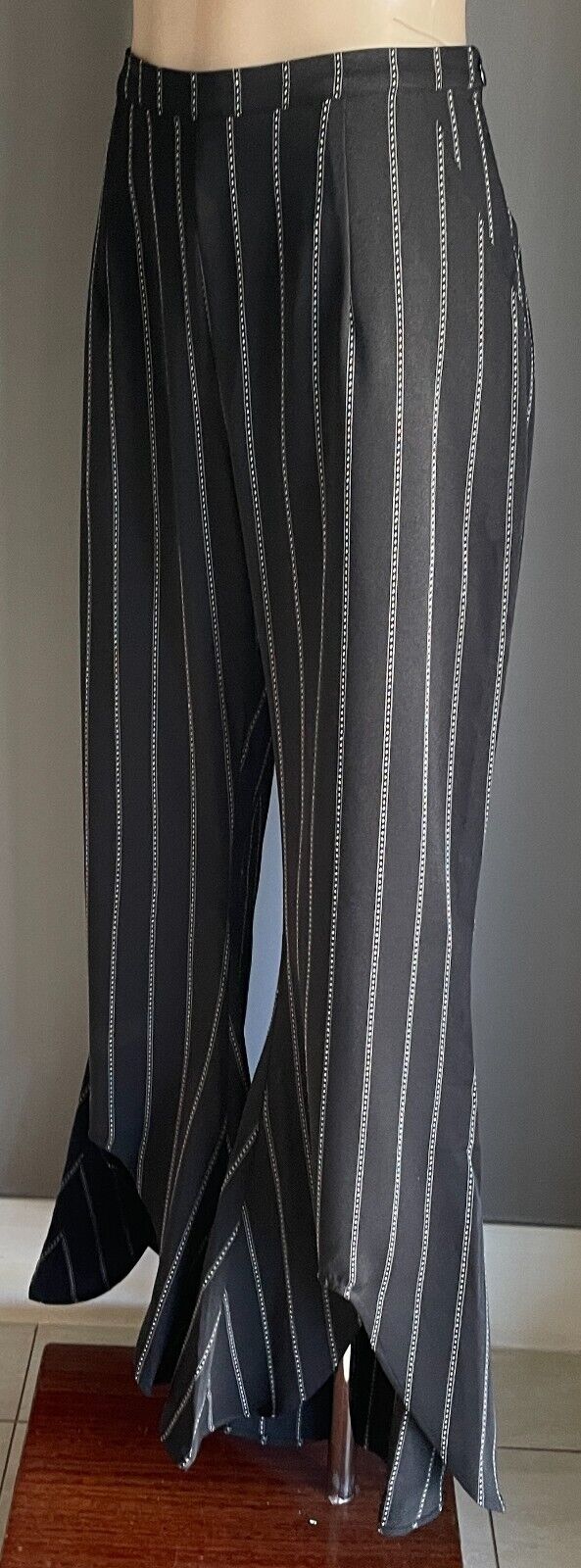 ATMOS & HERE "Senorita" Pants Black White Fabric Flare Leg Notched Hem Sz 14 New