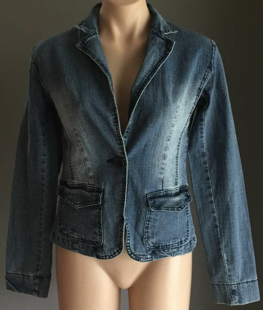 RED BERRY Denim Jacket  Faded Blue Blazer Ladies Size 10 Timeless Classic!