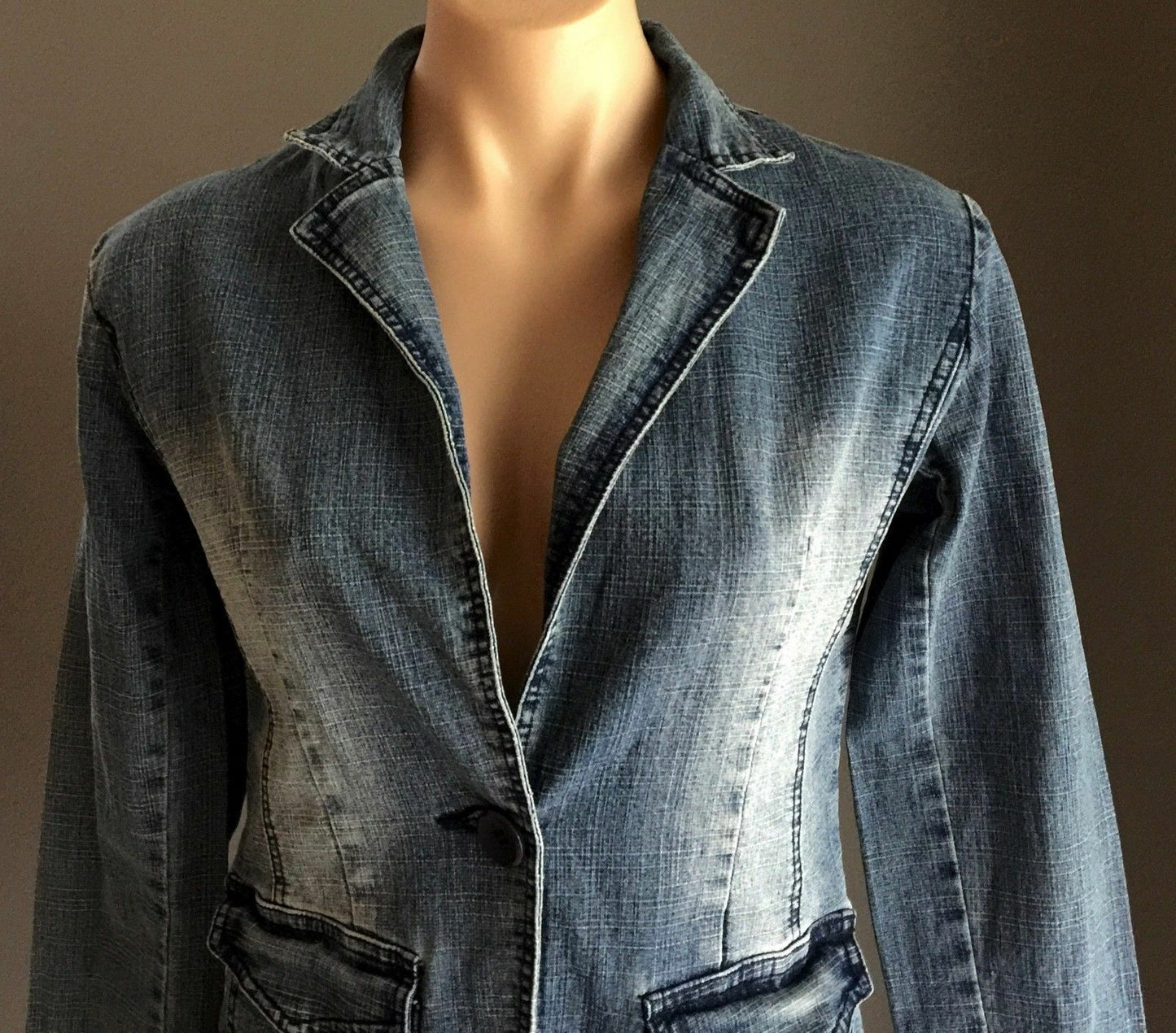 RED BERRY Denim Jacket  Faded Blue Blazer Ladies Size 10 Timeless Classic!
