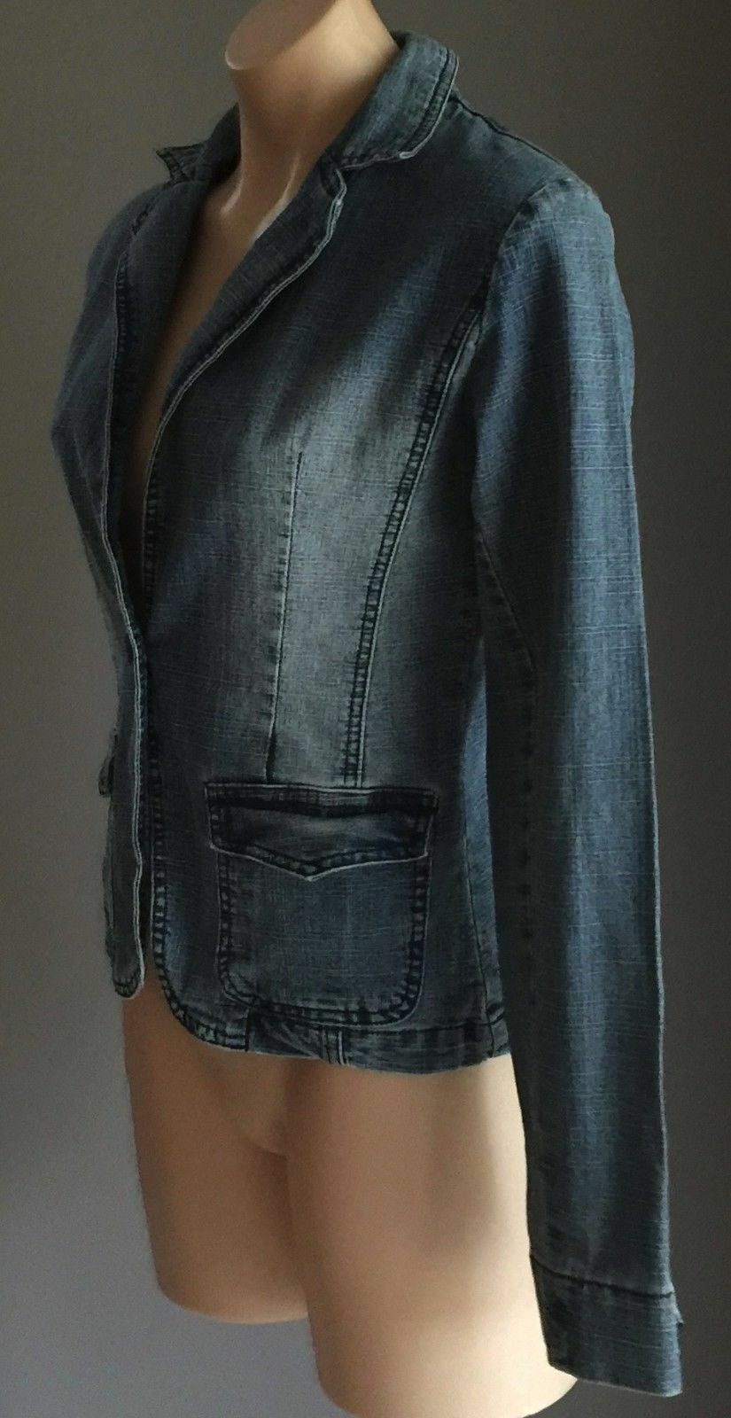 RED BERRY Denim Jacket  Faded Blue Blazer Ladies Size 10 Timeless Classic!
