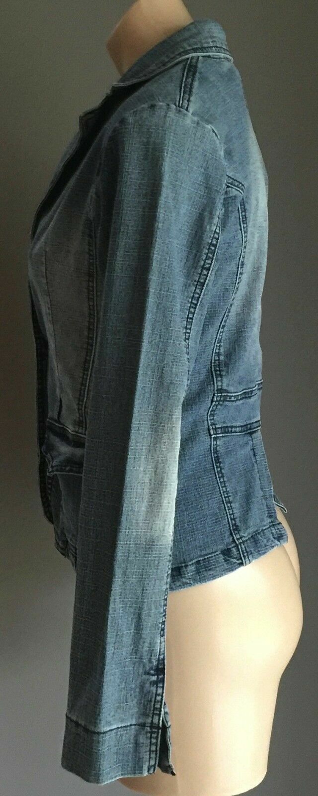 RED BERRY Denim Jacket  Faded Blue Blazer Ladies Size 10 Timeless Classic!