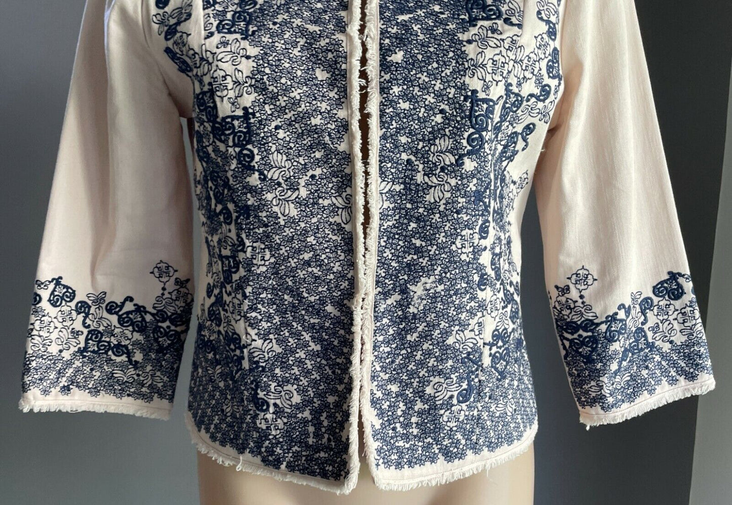 LOOBIE'S STORY Raw Edge Jacket Beige 3/4 Sleeve w Navy Embroidered Trim Size 10