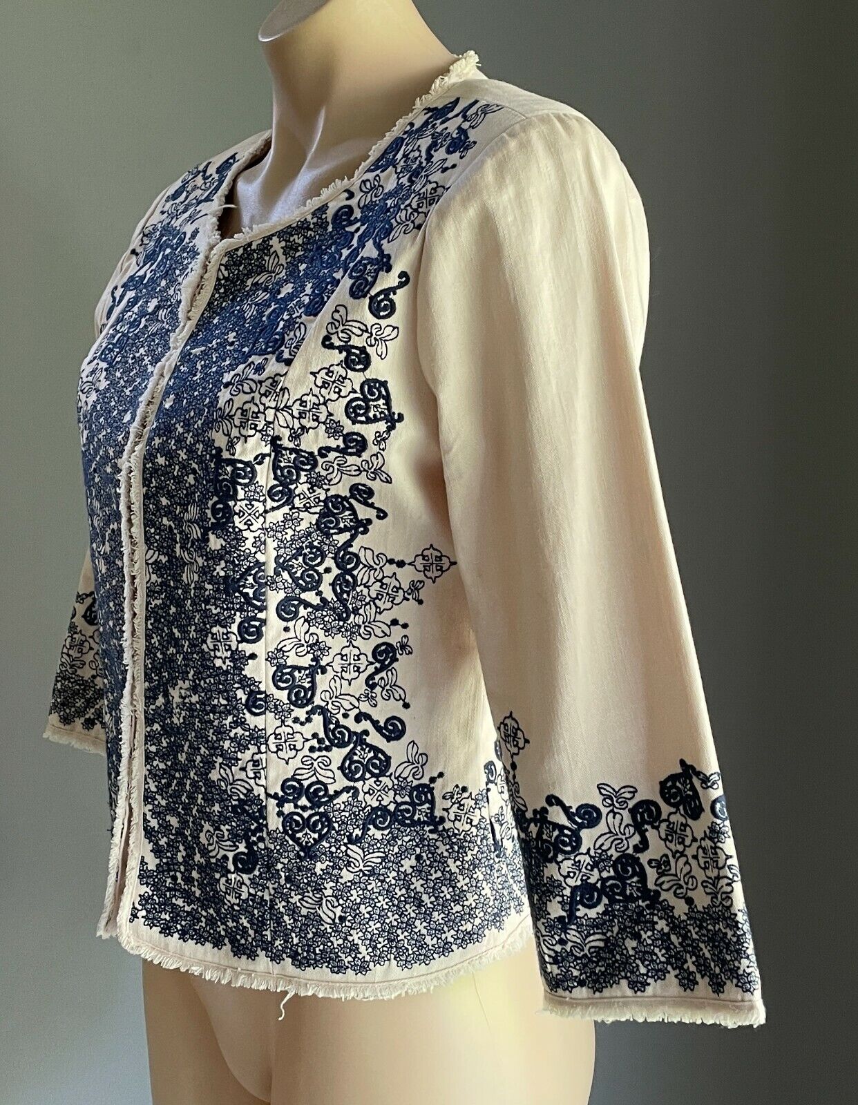 LOOBIE'S STORY Raw Edge Jacket Beige 3/4 Sleeve w Navy Embroidered Trim Size 10