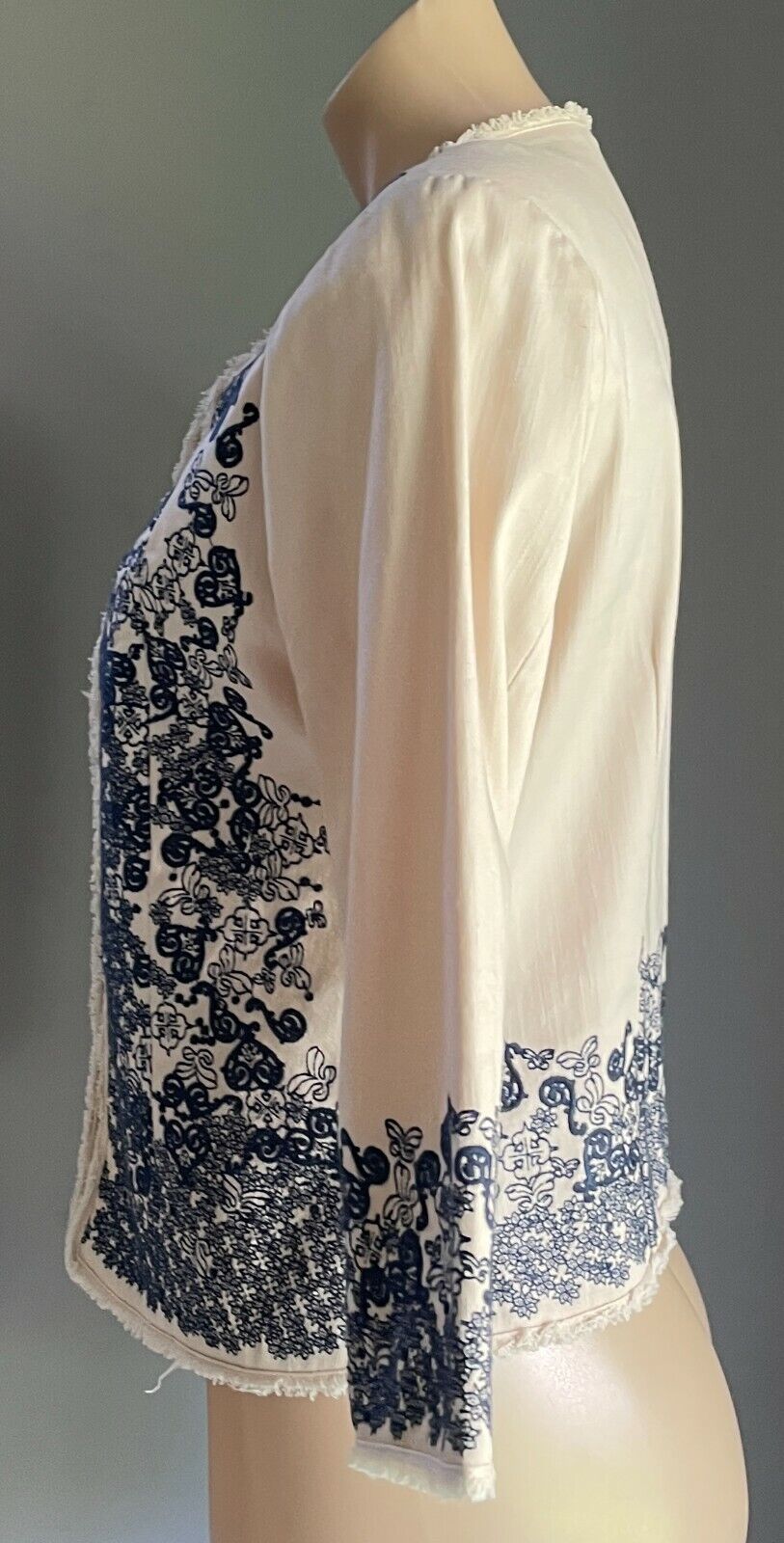 LOOBIE'S STORY Raw Edge Jacket Beige 3/4 Sleeve w Navy Embroidered Trim Size 10