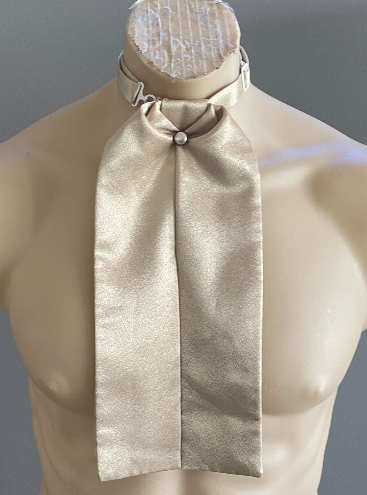 Vintage Mens Pre-Tied Necktie Cravat Gold Puff Adjustable Clasp Closure