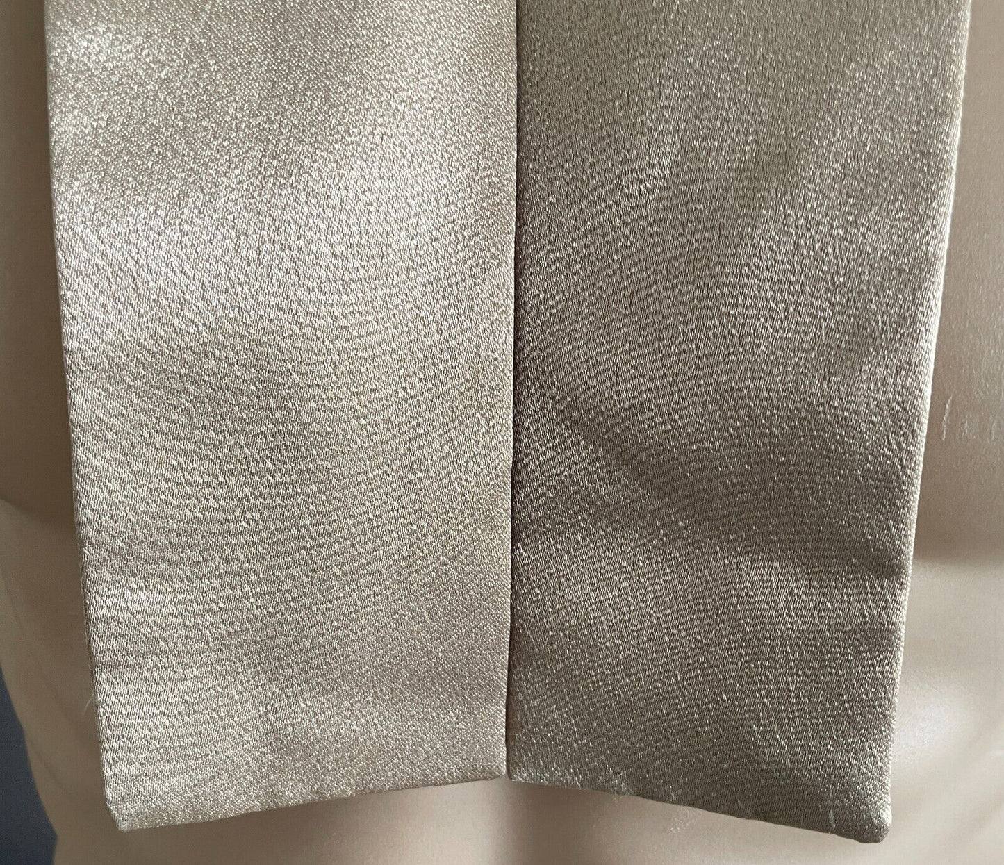 Vintage Mens Pre-Tied Necktie Cravat Gold Puff Adjustable Clasp Closure