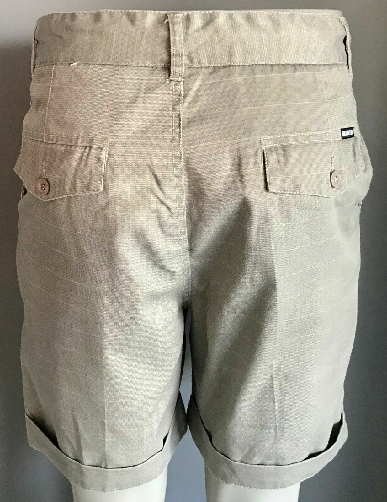 Long Shorts HURTLE Light Khaki Stripe Cuffed Leg Casual  Shorts Mens Size M