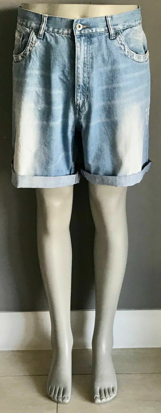 JEANSWEST Denim Shorts Faded Blue Cuffed Casual Mens Size 40 Retro Gems