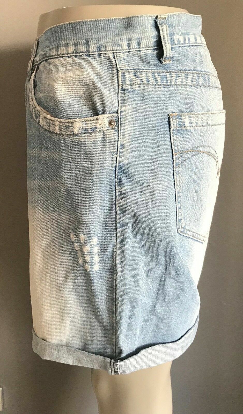 JEANSWEST Denim Shorts Faded Blue Cuffed Casual Mens Size 40 Retro Gems