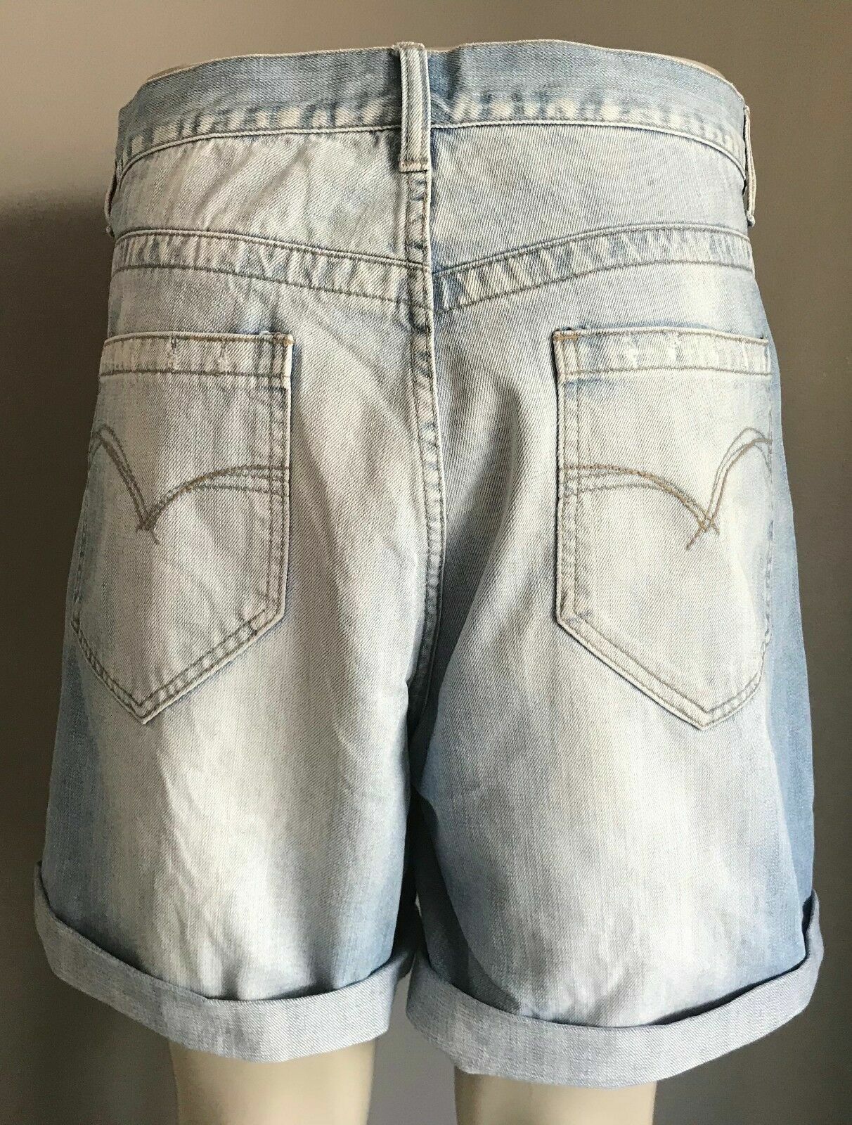 JEANSWEST Denim Shorts Faded Blue Cuffed Casual Mens Size 40 Retro Gems