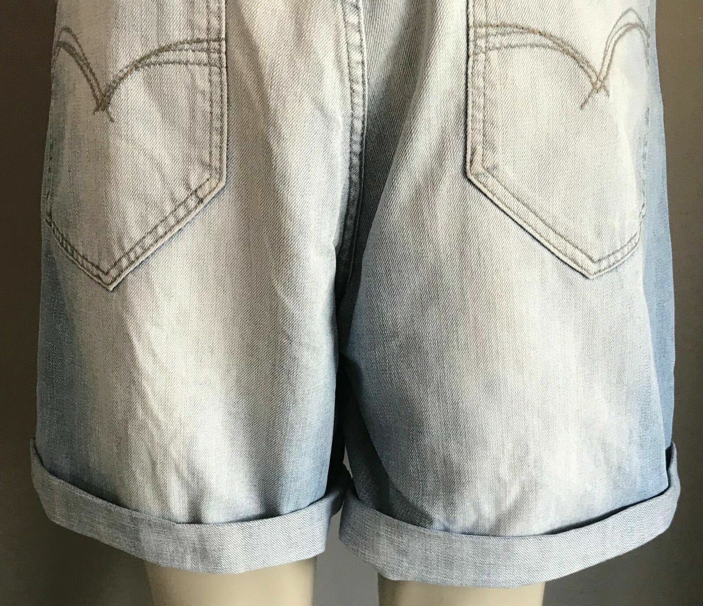 JEANSWEST Denim Shorts Faded Blue Cuffed Casual Mens Size 40 Retro Gems