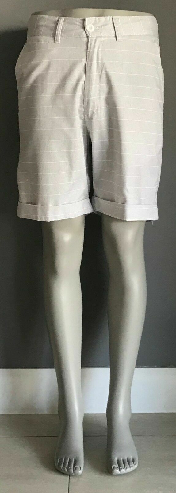 Casual Shorts HURTLE Mens Light Grey & White Stripe Cuffed Hem  Size M