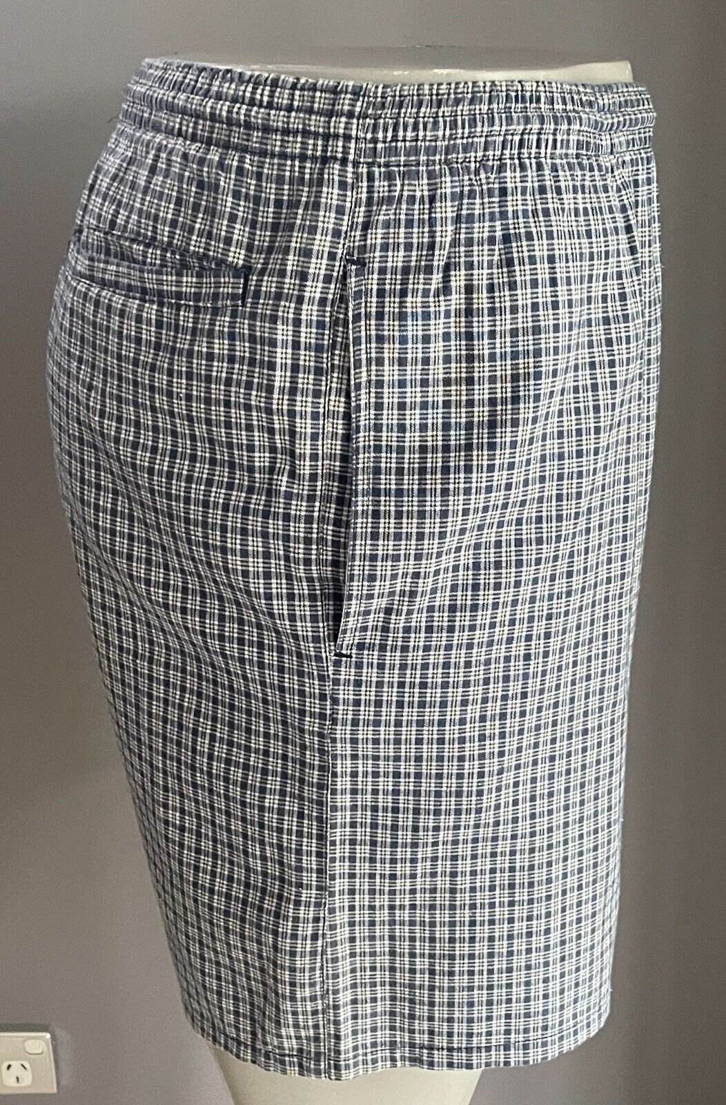 2 Pairs Mens Shorts Size L Elastic Waist Grey Black & Blue Yellow White Check