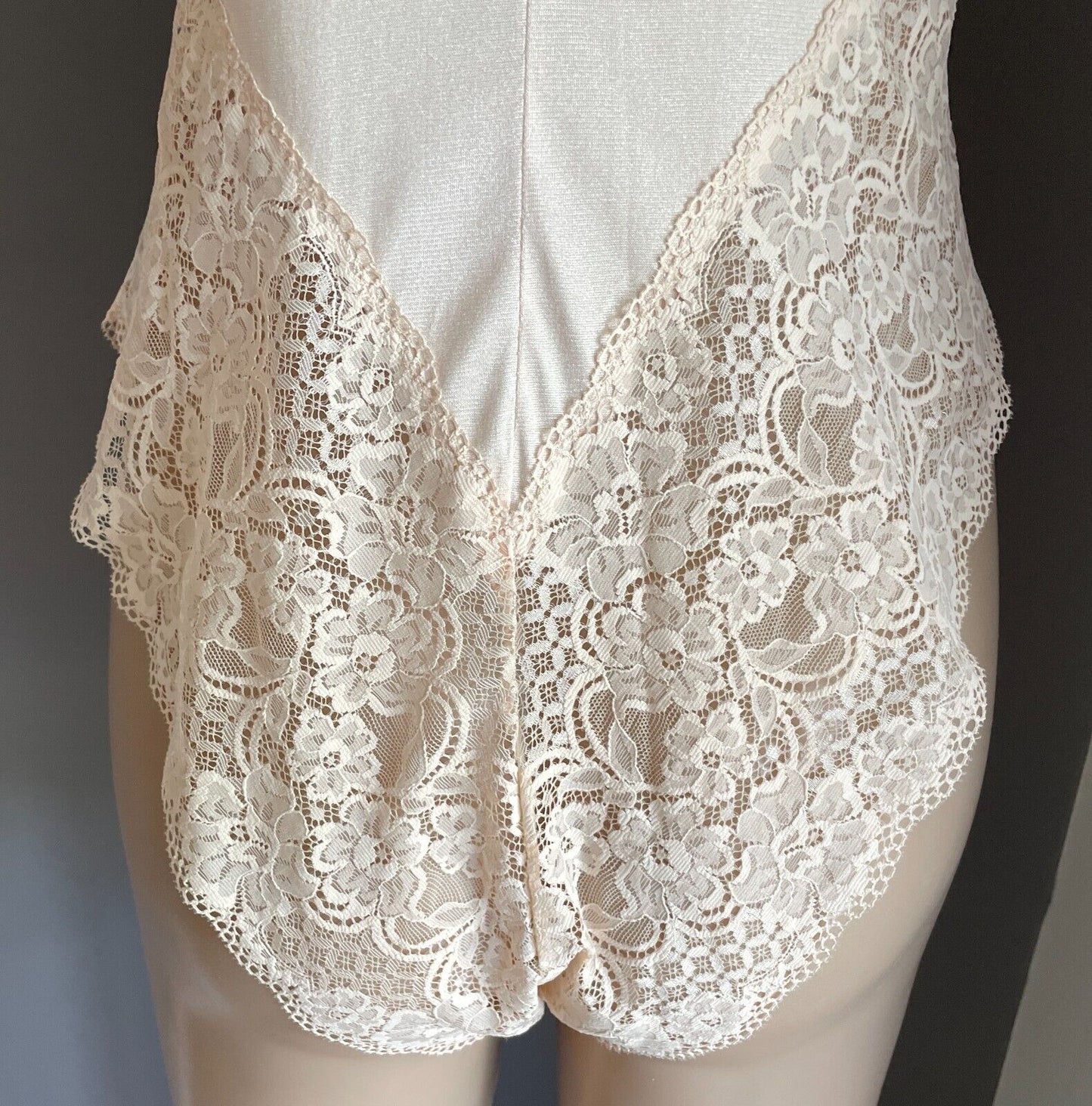 XQUISITE Bodysuit Beige Nylon & Lace Sleeveless Teddy Size 14 NEW ZEALAND