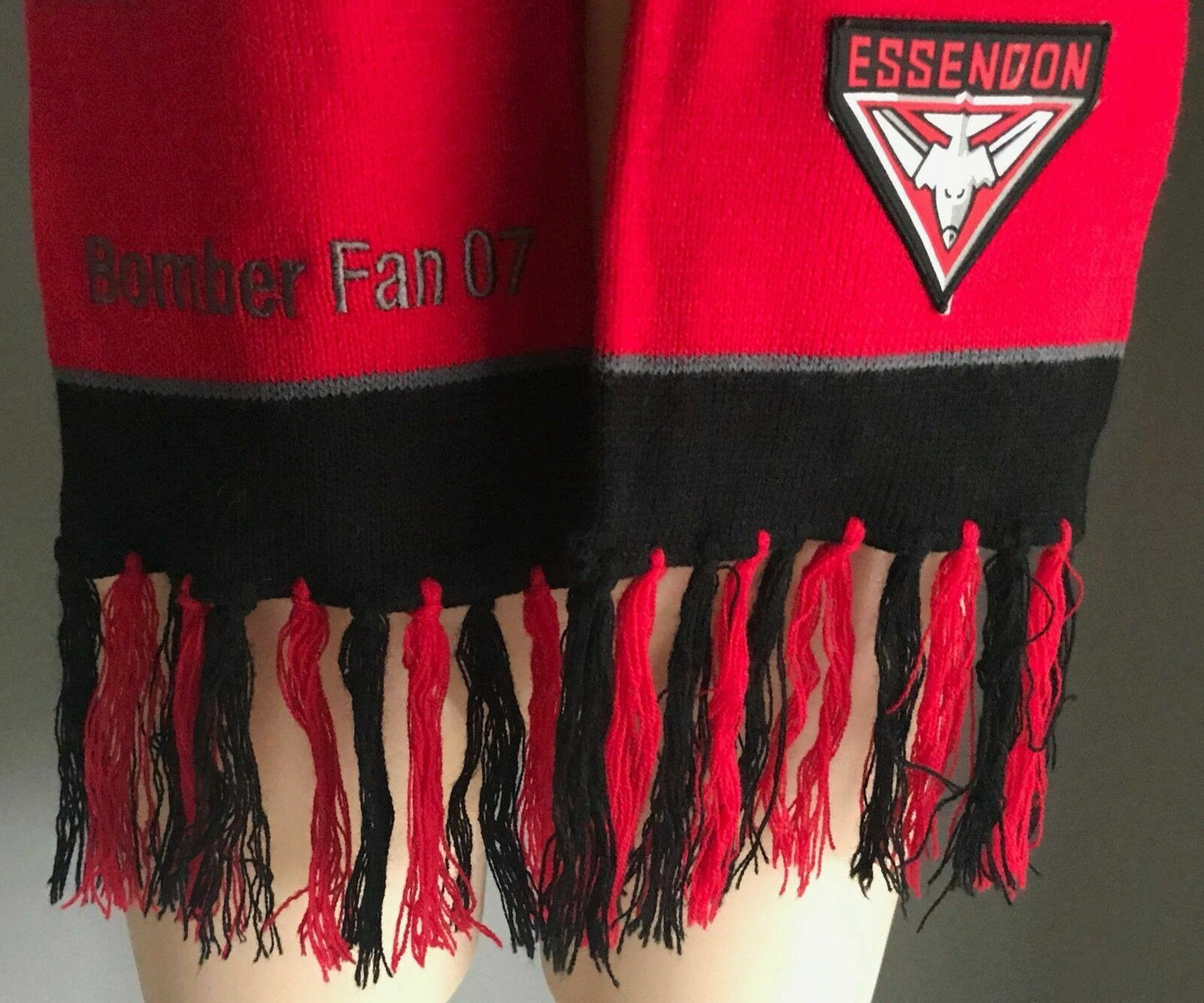 Fan Scarf ESSENDON BOMBERS 2007 AFL Red & Black Knit Fringed Football Supporter