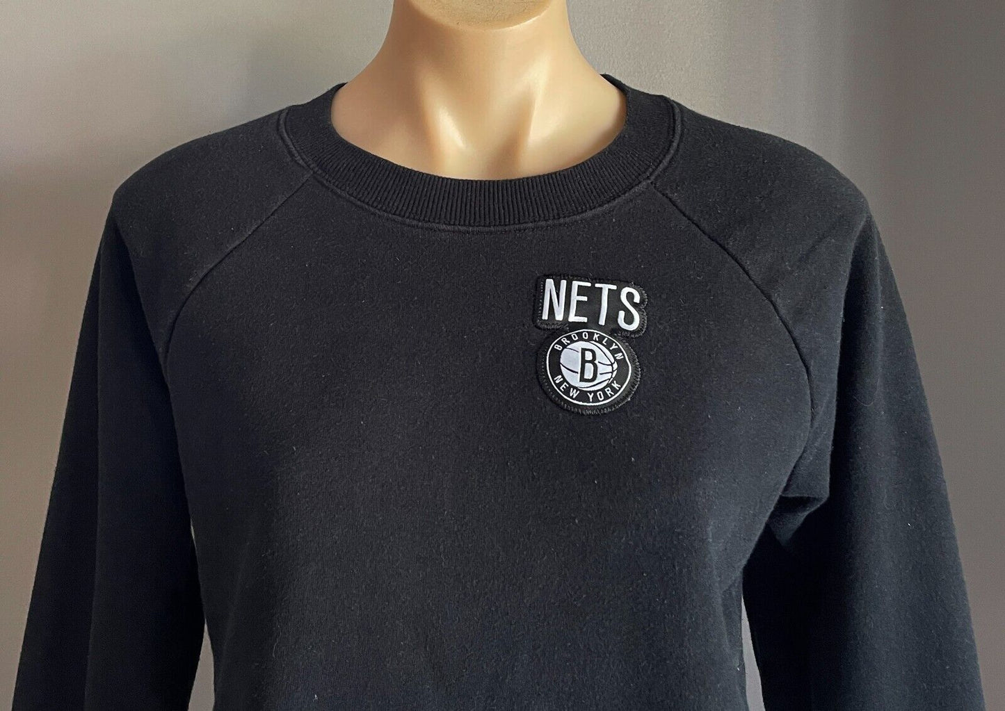 Fan NEW YORK BROOKLYN NETS Jumper Black Cropped Sweater Long Sleeve Sz S 10 NBA