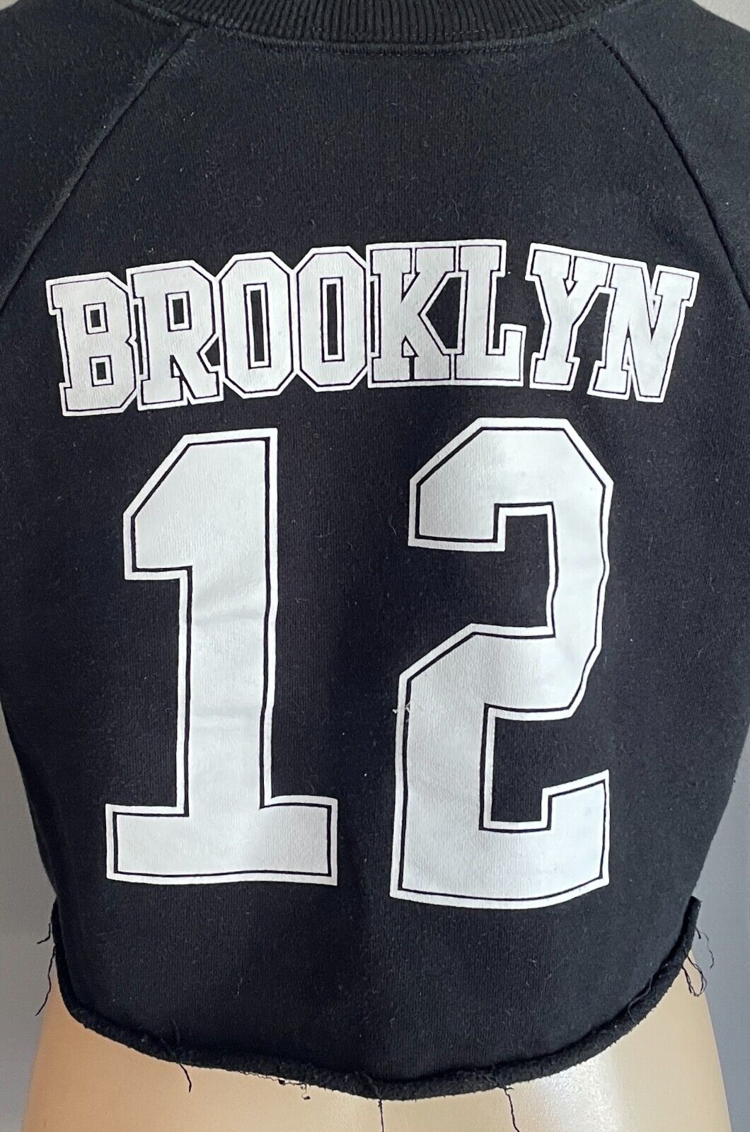 Fan NEW YORK BROOKLYN NETS Jumper Black Cropped Sweater Long Sleeve Sz S 10 NBA
