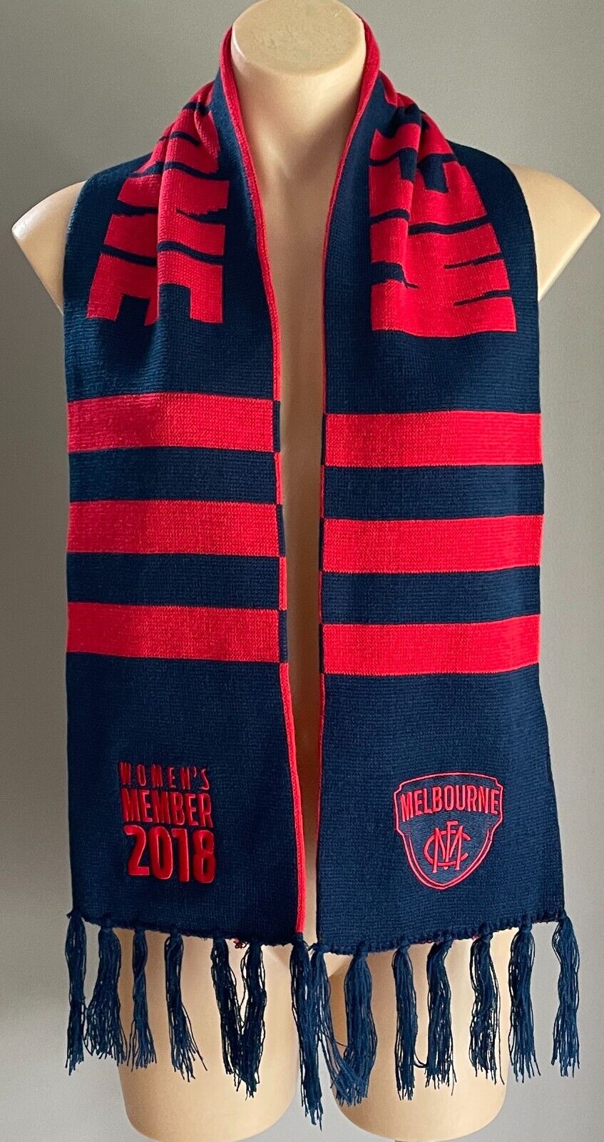 Fan Scarf MELBOURNE DEMONS AFL Knit Fringed Neck Red & Blue Womens Member 2018
