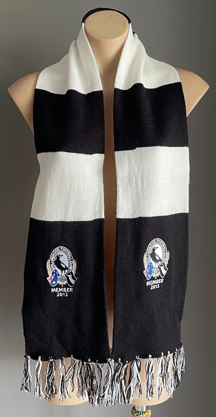 Fan Scarf COLLINGWOOD MAGPIES AFL Black White Knit Fringed Member 2013 Supporter