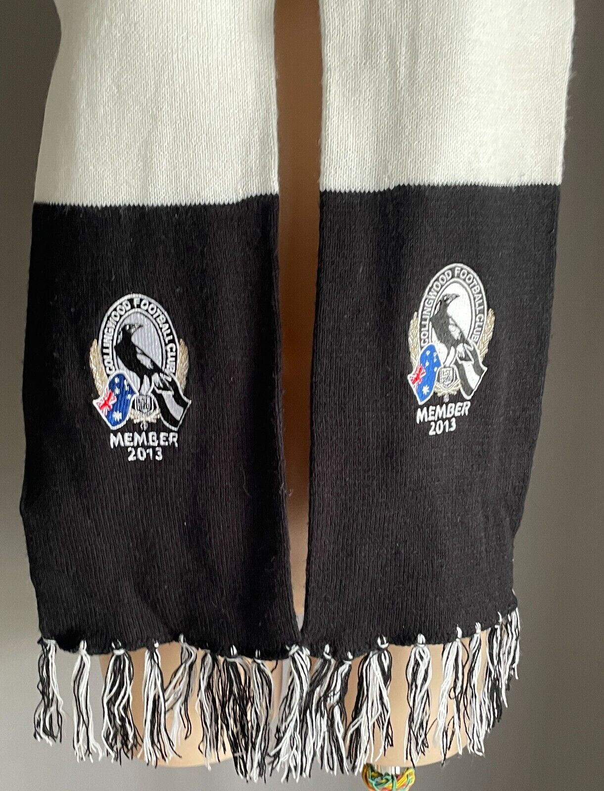 Fan Scarf COLLINGWOOD MAGPIES AFL Black White Knit Fringed Member 2013 Supporter