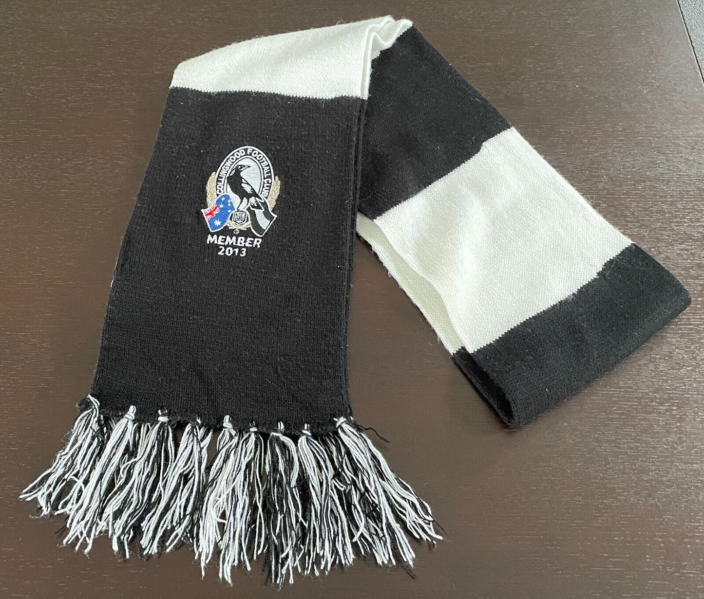 Fan Scarf COLLINGWOOD MAGPIES AFL Black White Knit Fringed Member 2013 Supporter