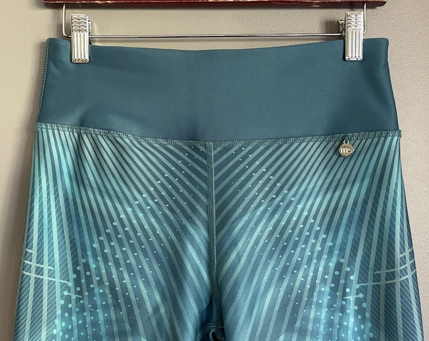 MICHELLE BRIDGES REPREVE Leggings Sage Green Print 7/8 Active Pants Gym Size 10