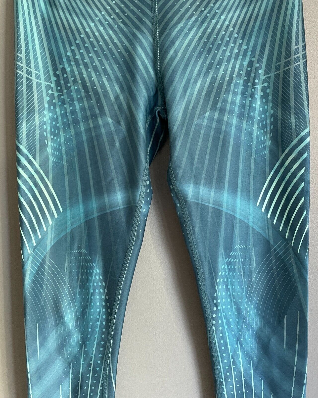 MICHELLE BRIDGES REPREVE Leggings Sage Green Print 7/8 Active Pants Gym Size 10